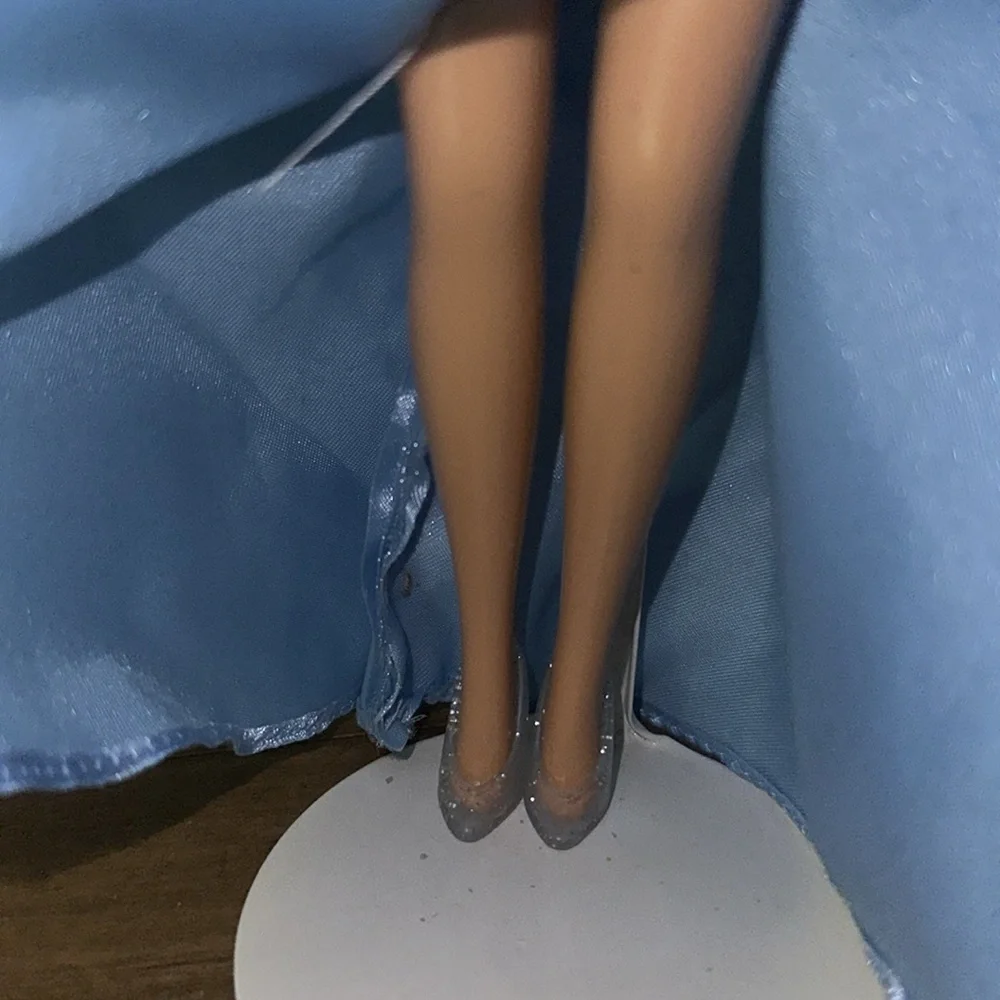 Vtg. Disney Sparkle Eyes Cinderella Barbie, 1995